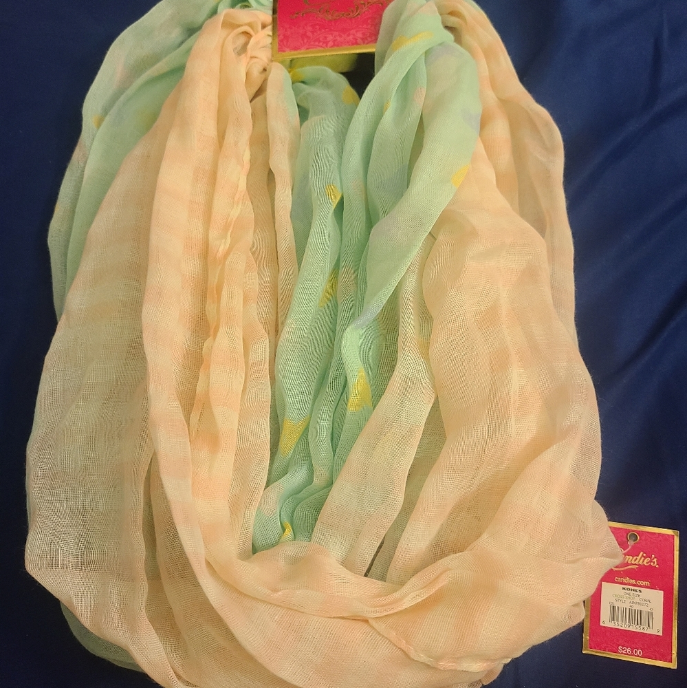 Candie's scarf green and pink